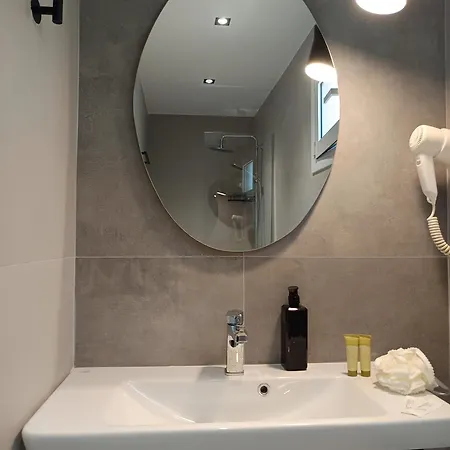 דירה Drosostalia *