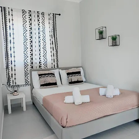 Drosostalia דירה *